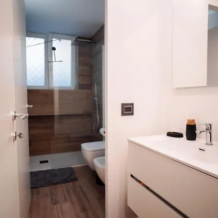 Carlo - 15 Min From Duomo Apartment